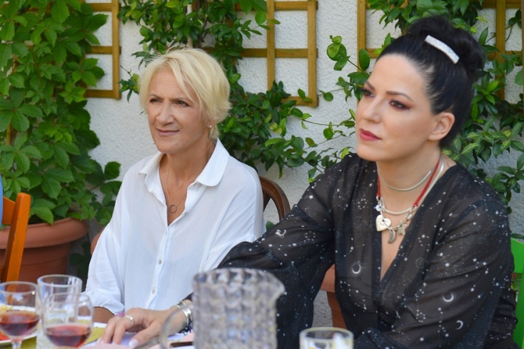 «Η τούρτα της μαμάς»: Η Καίτη Κωνσταντίνου και η Ιωάννα Πηλιχού