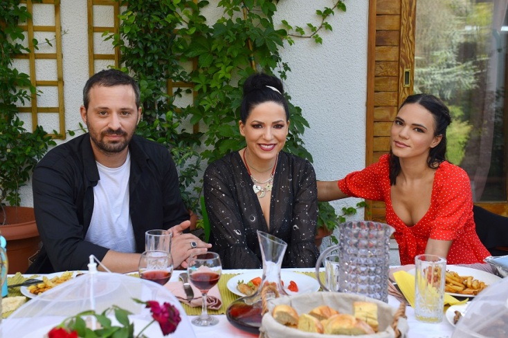 «Η τούρτα της μαμάς»: Συντελεστές της σειράς στα γυρίσματα