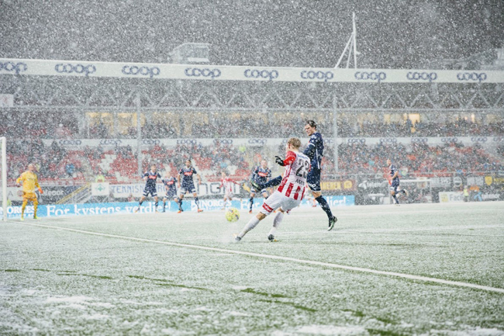 Ο φωτογράφος Ίστβαν Φεκέτε, γυρίζει τα γήπεδα όλου του πλανήτη.