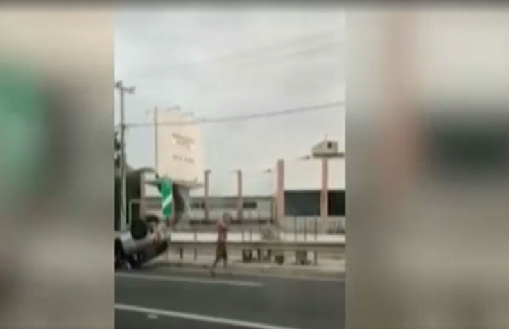 Αναποδογύρισε αυτοκίνητο στην Εθνική Οδό Αθηνών-Λαμίας