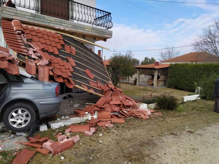 Καταδίωξη στην Ξάνθη: Αυτοκίνητο «καρφώθηκε» σε κατοικία