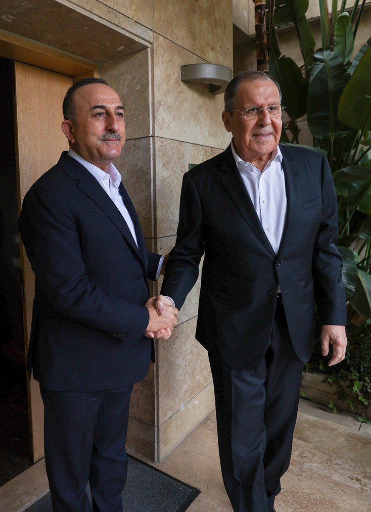 Ο Τούρκος ΥΠΕΞ Μεβλούτ Τσαβούσογλου και ο Ρώσος ομόλογός του Σεργκέι Λαβρόφ 