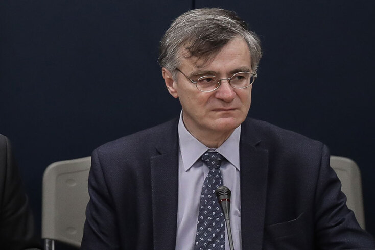 Ο Σωτήρης Τσιόδρας ανακοίνωσε 74 νέα επιβεβαιωμένα κρούσματα κορωνοϊού στην Ελλάδα, ανεβάζοντας τον συνολικό αριθμό σε 966