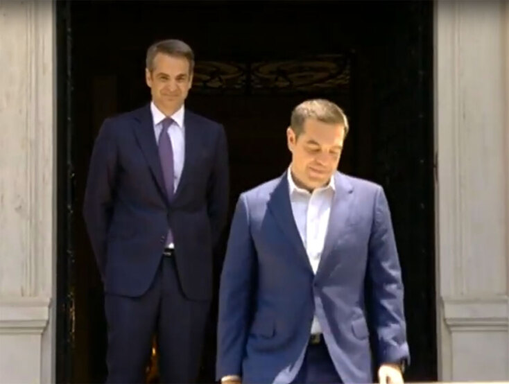 Ο Αλέξης Τσίπρας αποχωρεί από το Μέγαρο Μαξίμου