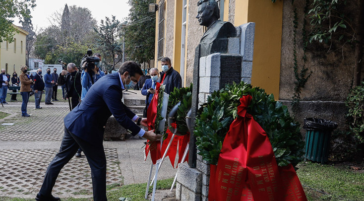 ΚΑΤΑΘΕΣΗ ΣΤΕΦΑΝΟΥ ΑΠΟ ΤΟΝ ΠΡΟΕΔΡΟ ΤΟΥ ΣΥΡΙΖΑ ΑΛ. ΤΣΙΠΡΑ ΣΤΟ ΕΑΤ - ΕΣΑ