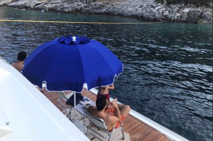 Οι διακοπές του Αλέξη Τσίπρα στη θαλαμηγό της οικογένειας Παναγοπούλου