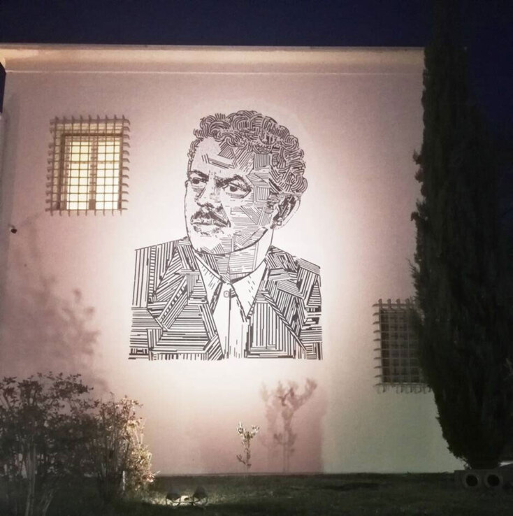 Τεράστιο ψηφιδωτό με το πρόσωπο του Τσιτσάνη στα Τρίκαλα