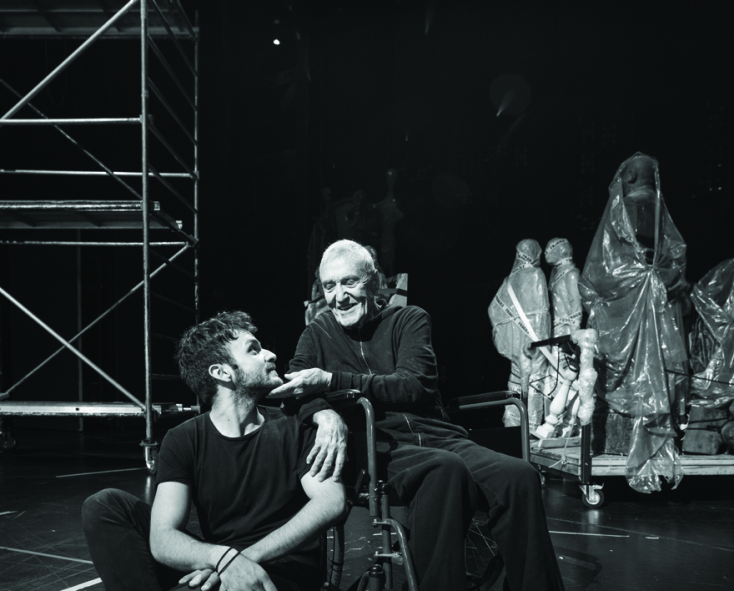 «Απόψε αυτοσχεδιάζουμε» του Εθνικού Θεάτρου, μια παράσταση βασισμένη σε ένα θέμα του Luigi Pirandello και τη μουσική του Μάνου Χατζιδάκι © Πάτροκλος Σκαφίδας