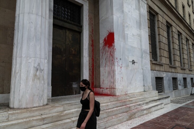 Επεισόδια με μολότοφ στις συγκεντρώσεις στο κέντρο της Αθήνας