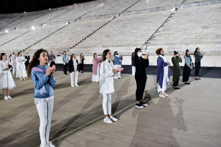 Στα γυρίσματα του «Ας κρατήσουν οι χοροί»