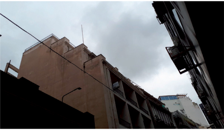 Εύη Τζάκη: «Στις κόχες φως»