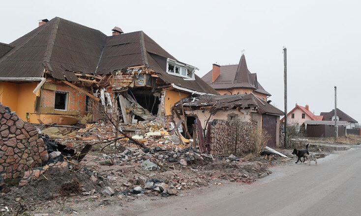 Βομβαρδισμένο σπίτι στο χωριό Dmitrivka κοντά στο Κίεβο