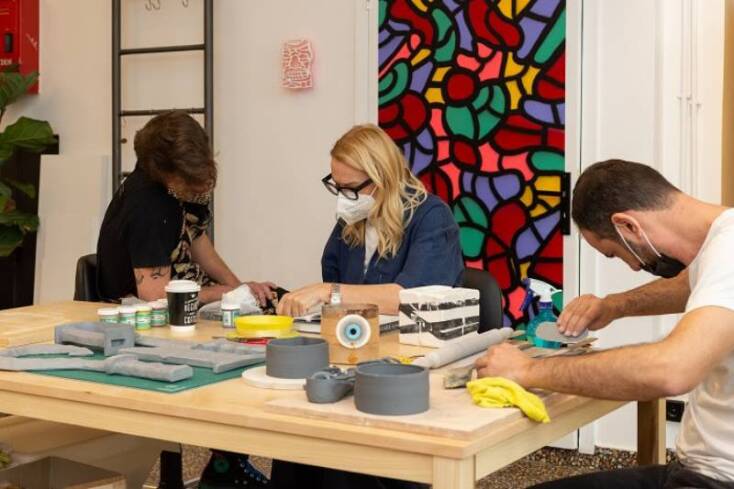 Μερικοί από τους καλλιτέχνες που συμμετέχουν στην έκθεση «Emergency»