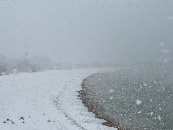 Κακοκαιρία «Ελπίς»: Στα «λευκά» και η Γλυφάδα