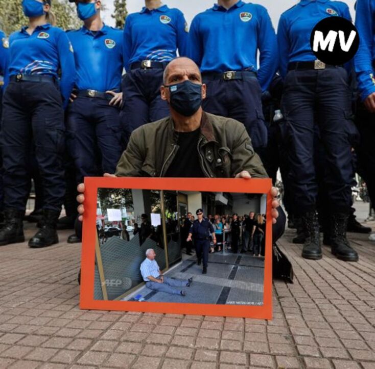 Ο Γιάνης Βαρουφάκης στην πορεία για την επέτειο του Πολυτεχνείου