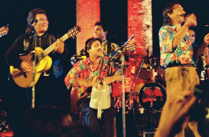 Ο Άγγελος Σφακιανάκης γράφει για τη συναυλία που έδωσε ο Βασίλης Σαλέας στο Mosaique Gitanes, στη Γαλλία, το 1994, κλέβοντας την παράσταση με το κλαρίνο του