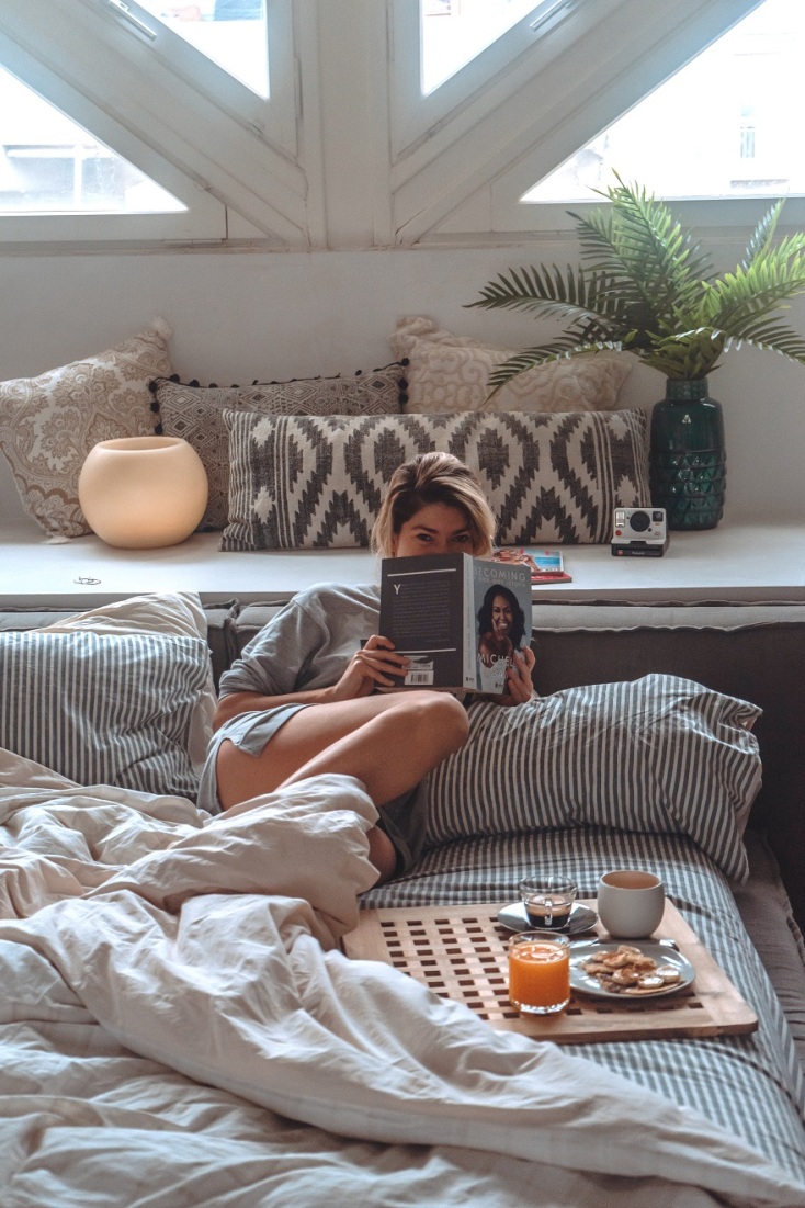 Η σχεδιάστρια Βάσια Κωσταρά στο σπίτι της