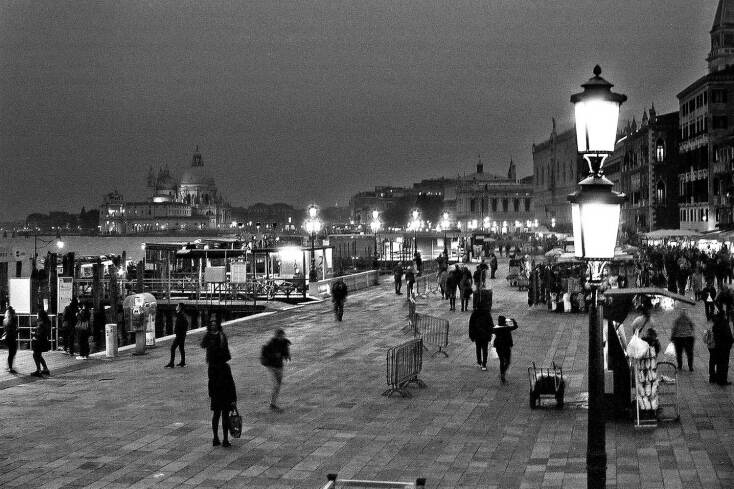   © ΓΙΑΝΝΗΣ ΟΙΚΟΝΟΜΟΥ. 10 επιγραμματικές πληροφορίες για τη Βενετία.