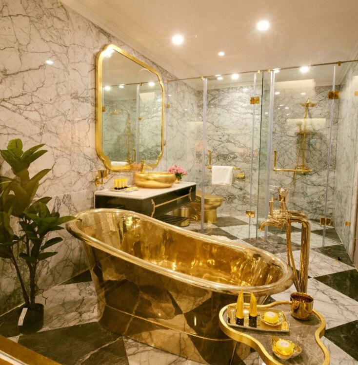 Λάμπει το μπάνιο στο Dolce Hanoi Golden Lake, το πρώτο χρυσό ξενοδοχείο στον κόσμο