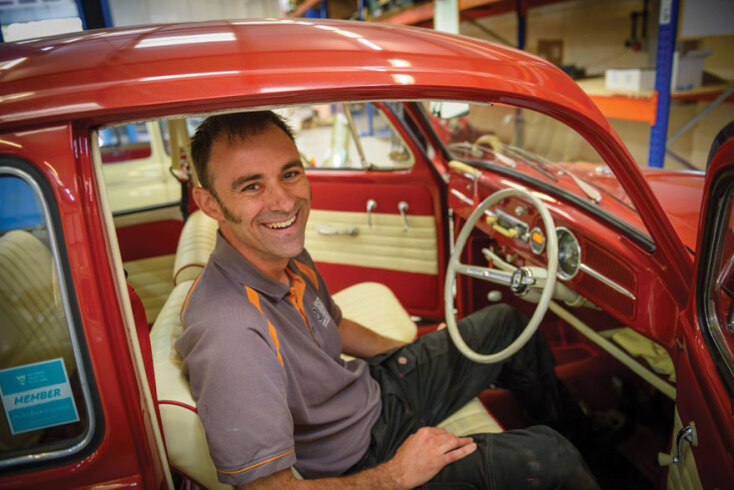 Ηλεκτροκινούμενες αντίκες - Cosmote TV