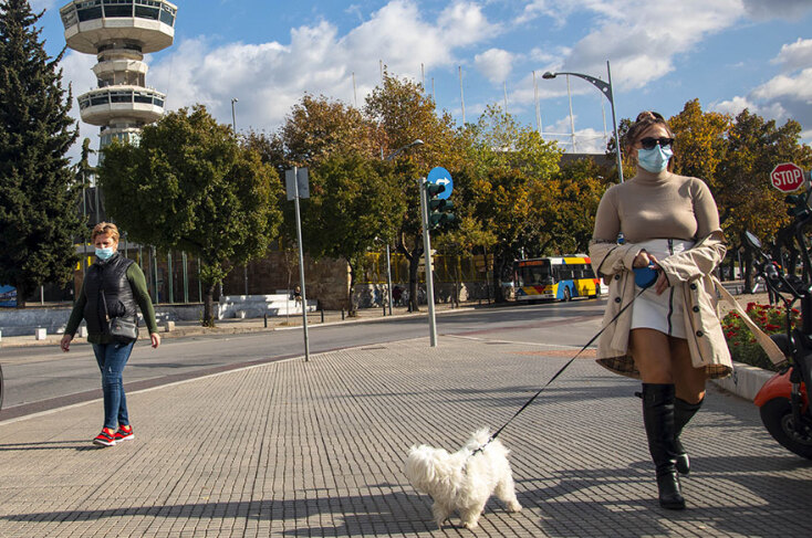 Κωδικός 6 με SMS στο 13033 (Βόλτα με κατοικίδιο): Μόνο με τα πόδια ή με ποδήλατο εν μέσω lockdown (Απαγορεύεται το αυτοκίνητο)