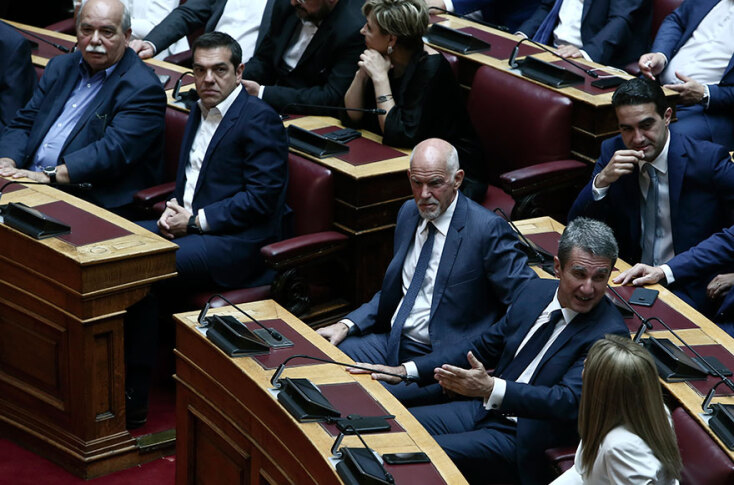 Η ορκωμοσία των 300 βουλευτών: Βούτσης, Τσίπρας, Παπανδρέου και Λοβέρδος