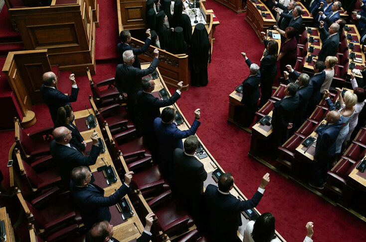 Η ορκωμοσία των 300 βουλευτών