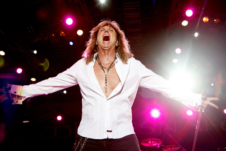 Στιγμιότυπο από τη συναυλία των Def Leppard στον Πειραιά, τον Ιούλιο του 2008