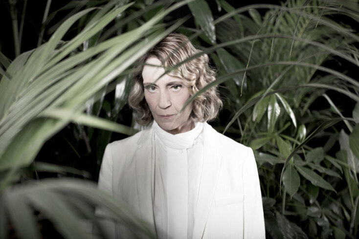 themis-bazaka-xafnika-persi-to-kalokairi