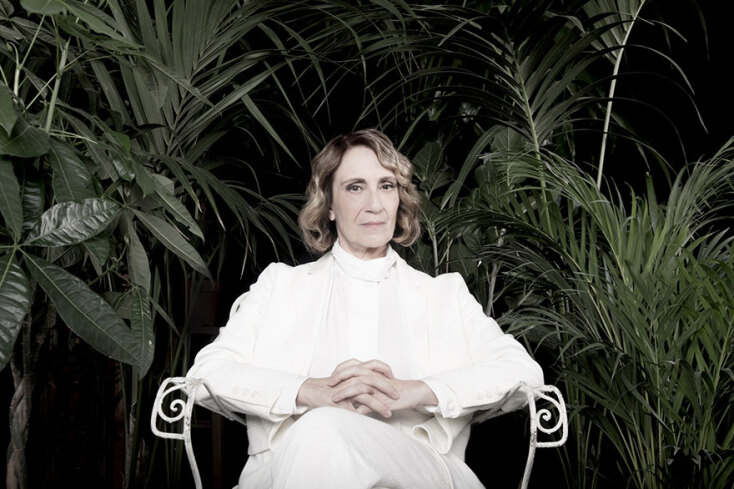 themis-bazaka-xafnika-persi-to-kalokairi