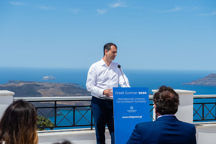 Πάνω από 1 εκατομμύριο διανυκτερεύσεις προβλέπονται με το πρόγραμμα «Τουρισμός για Όλους» - Το ανακοίνωσε ο υπουργός Χάρης Θεοχάρης από τη Σαντορίνη