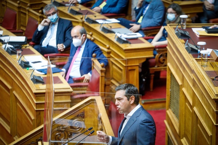 Ο Αλέξης Τσίπρας και ο Κωστής Χατζηδάκης στα έδρανα της Βουλής