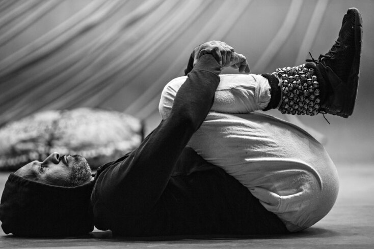 Ο «XENOS» του Άκραμ Καν στη Στέγη του Ιδρύματος Ωνάση ©Jean Louis Fernandez