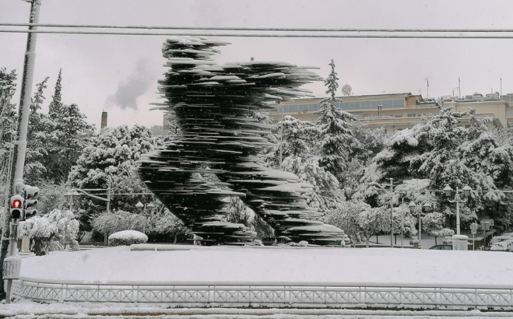 ΧΙΟΝΙΣΜΕΝΟΣ ΔΡΟΜΕΑΣ ΣΤΟ ΚΕΝΤΡΟ ΤΗΣ ΑΘΗΝΑΣ
