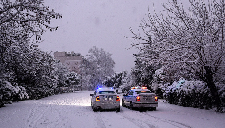 ΠΛΑΚΑ.ΩΡΑ 7.00 .ΕΝΤΟΝΗ ΧΙΟΝΟΠΤΩΣΗ. ΠΛΑΤΕΙΑ ΛΥΣΙΚΡΑΤΗ