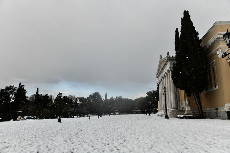 Λευκό τοπίο στο Ζάππειο ένα 24ωρο μετά την κακοκαιρία «Ελπίδα»
