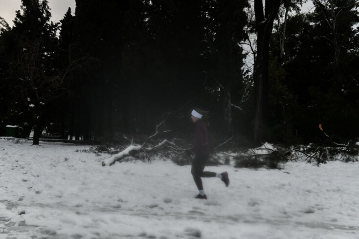 Η κακοκαιρία «Ελπίδα» δεν αλλάζει το πλάνο για το πρωινό τζόκινγκ στα χιόνια