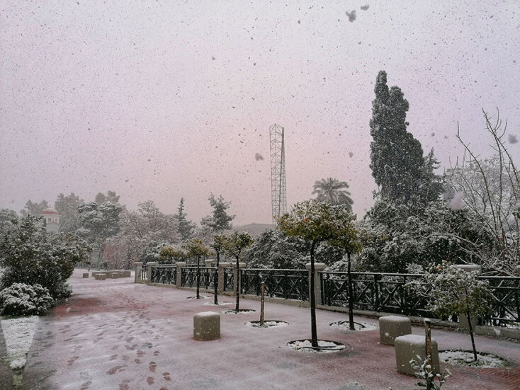 Ίχνη στο χιόνι στο Πάρκο Ριζάρη