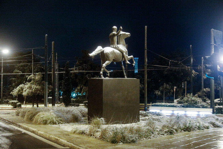 Κακοκαιρία «Μήδεια» - Αττική: Χιόνι έχει καλύψει σημεία στο Άγαλμα του Μεγάλου Αλεξάνδρου