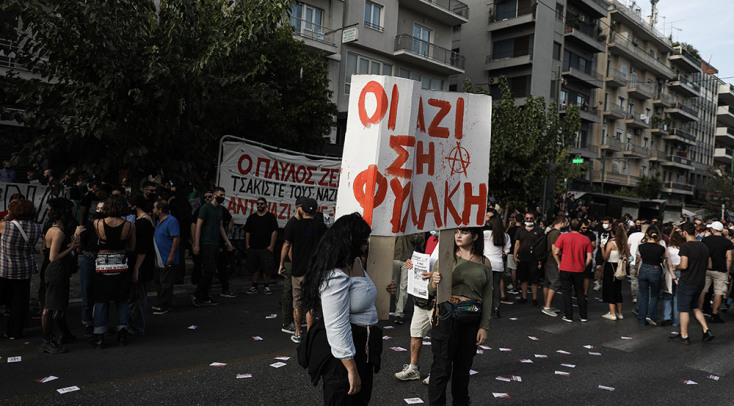 ΑΠΟΦΑΣΗ ΣΤΗΝ ΔΙΚΗ ΤΗΣ ΧΡΥΣΗΣ ΑΥΓΗΣ // ΑΝΤΙΦΑΣΙΣΤΙΚΗ ΣΥΓΚΕΝΤΡΩΣΗ ΕΞΩ ΑΠΟ ΤΟ ΕΦΕΤΕΙΟ