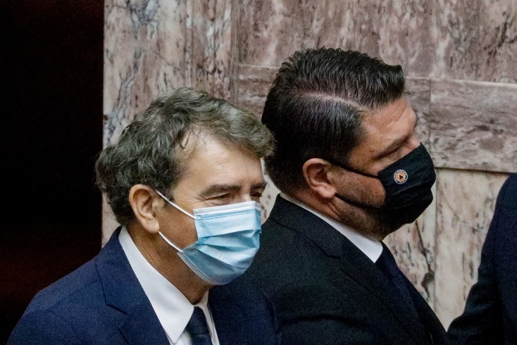 Ο υπουργός Προστασίας του Πολίτη, Μιχάλης Χρυσοχοΐδης, και ο υφυπουργός Πολιτικής Προστασίας, Νίκος Χαρδαλιάς, στη συζήτηση για τη διαχείριση των πυρκαγιών στη Βουλή
