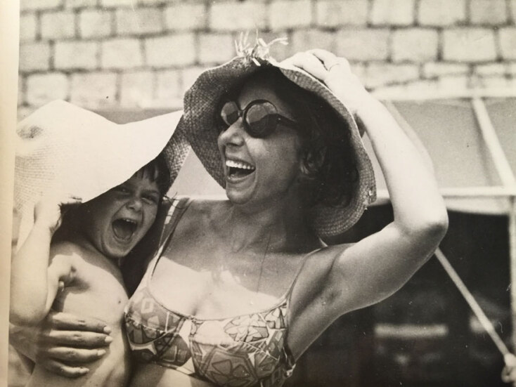 Η Μάγια Τσόκλη με τη μητέρα της