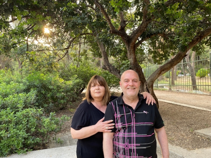 O Γιώργος Κουφογιώτης με 11 χρόνια «προϋπηρεσίας» στη Γιόγκα Γέλιου και η Δήμητρα Θεοχαροπούλου