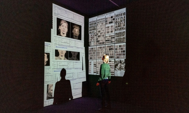 Έργο των Mushon Zer-Aviv, Dan Stavy και Eran Weissenstern στην έκθεση "You and AI" της Στέγης στο Πεδίον του Άρεως