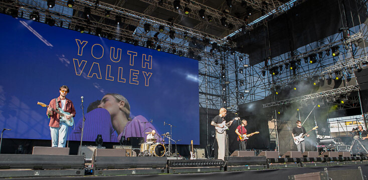 Φωτορεπορτάζ από την πρώτη μέρα του φεστιβάλ Release Athens 2022 με τους Bauhaus, The Jesus And Mary Chain, dEUS, Strawberry Pills, Youth Valley.