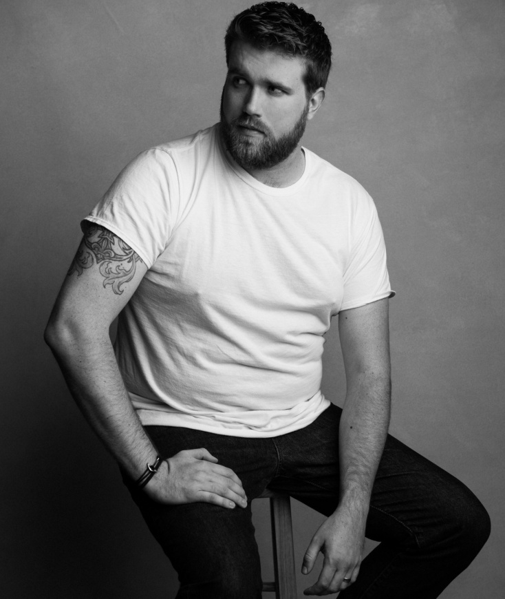 Φωτογραφία plus size άνδρα μοντέλου