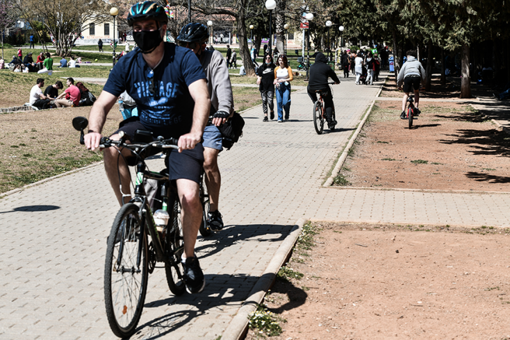 ΚΟΣΜΟΣ ΣΤΟ ΠΑΡΚΟ ΤΗΣ ΚΑΙΣΑΡΙΑΝΗΣ