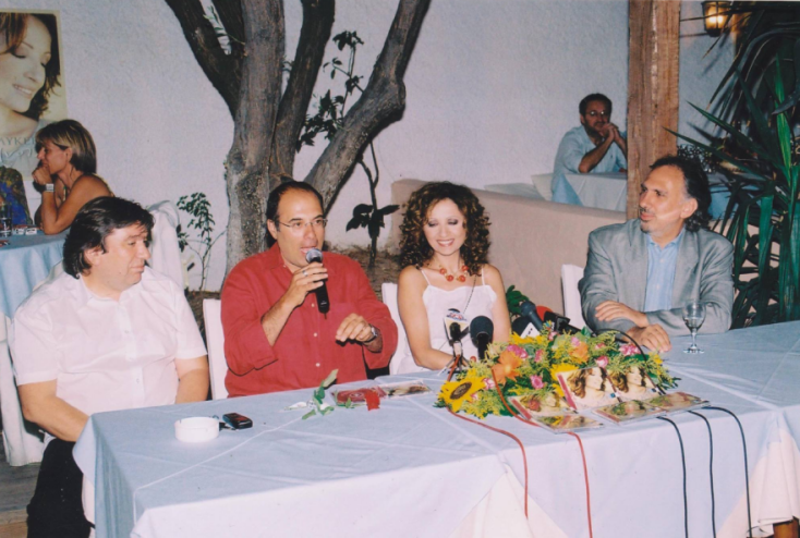 Απονομή χρυσού δίσκου: Στέλιος Φωτιάδης, Άγγελος Σφακιανάκης, Γλυκερία, Δημήτρης Γιαρμενίτης 