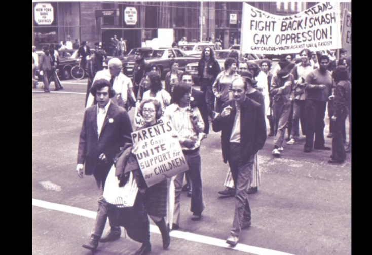 Η Μάνφορντ μαζί με τον γιο της Μόρτυ στο πρώτο Gay Pride της Νέας Υόρκης το 1972