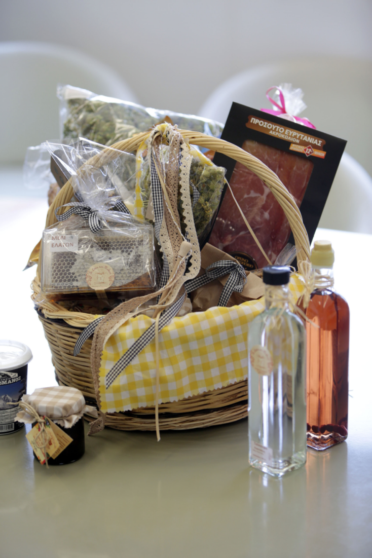 Στιγμιότυπο από την επίσκεψη της Επιτροπής «Ελλάδα 2021» στο Καρπενήσι